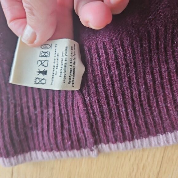 UGG Wool Cashmere Beanie Hat Burgundy Pom Pom Rib Knit Winter‎ Women’s - Picture 6 of 8